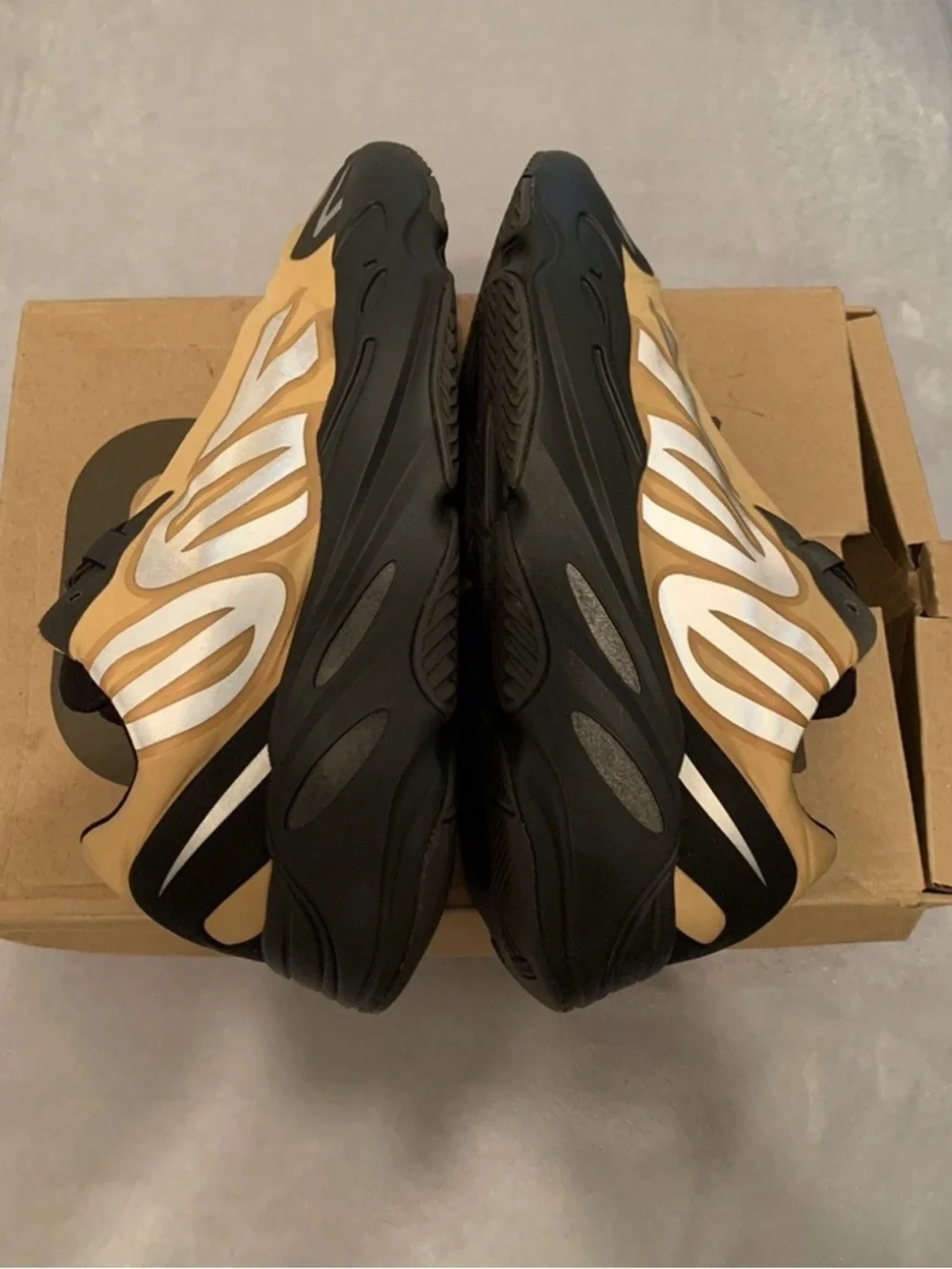 Yeezy Boost 700 MNVN Honey Flux Size 8.5